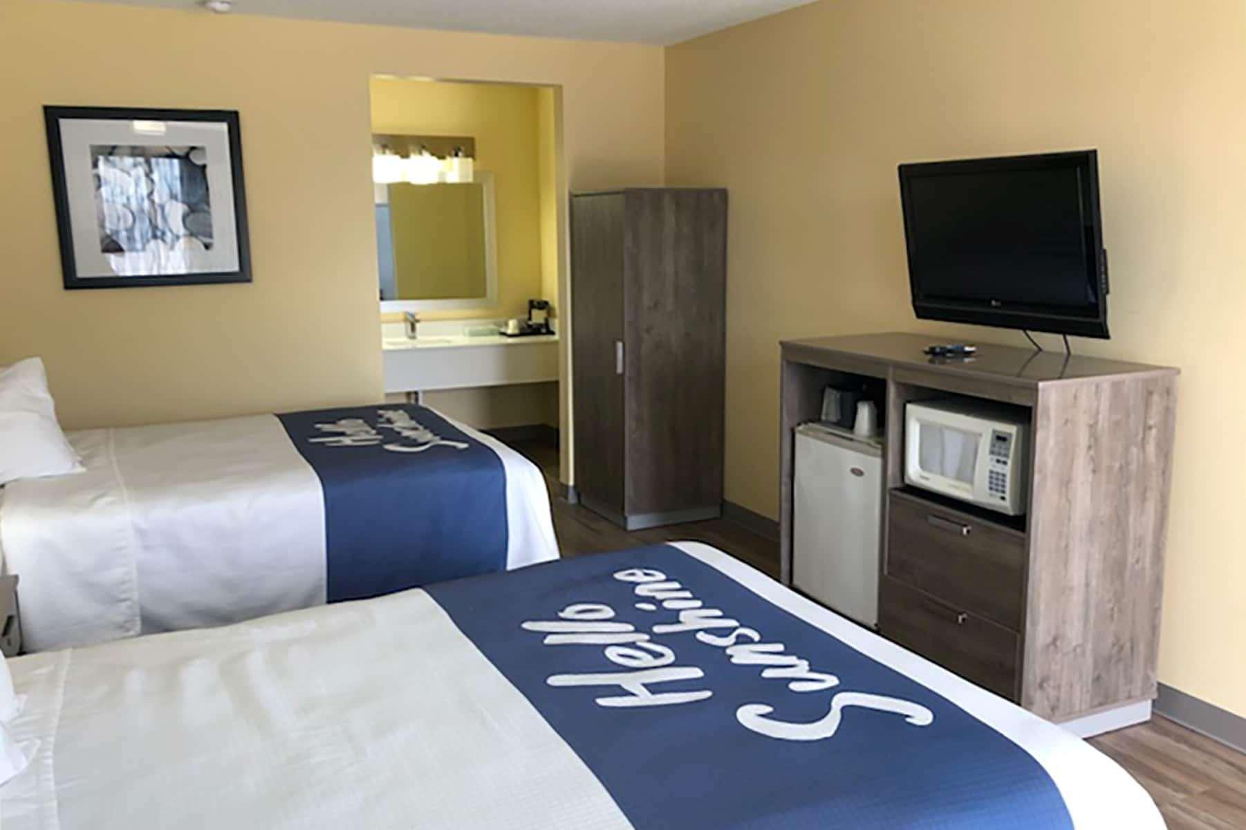 Days Inn By Wyndham Cape Carteret Near Emerald Isle Exterior photo