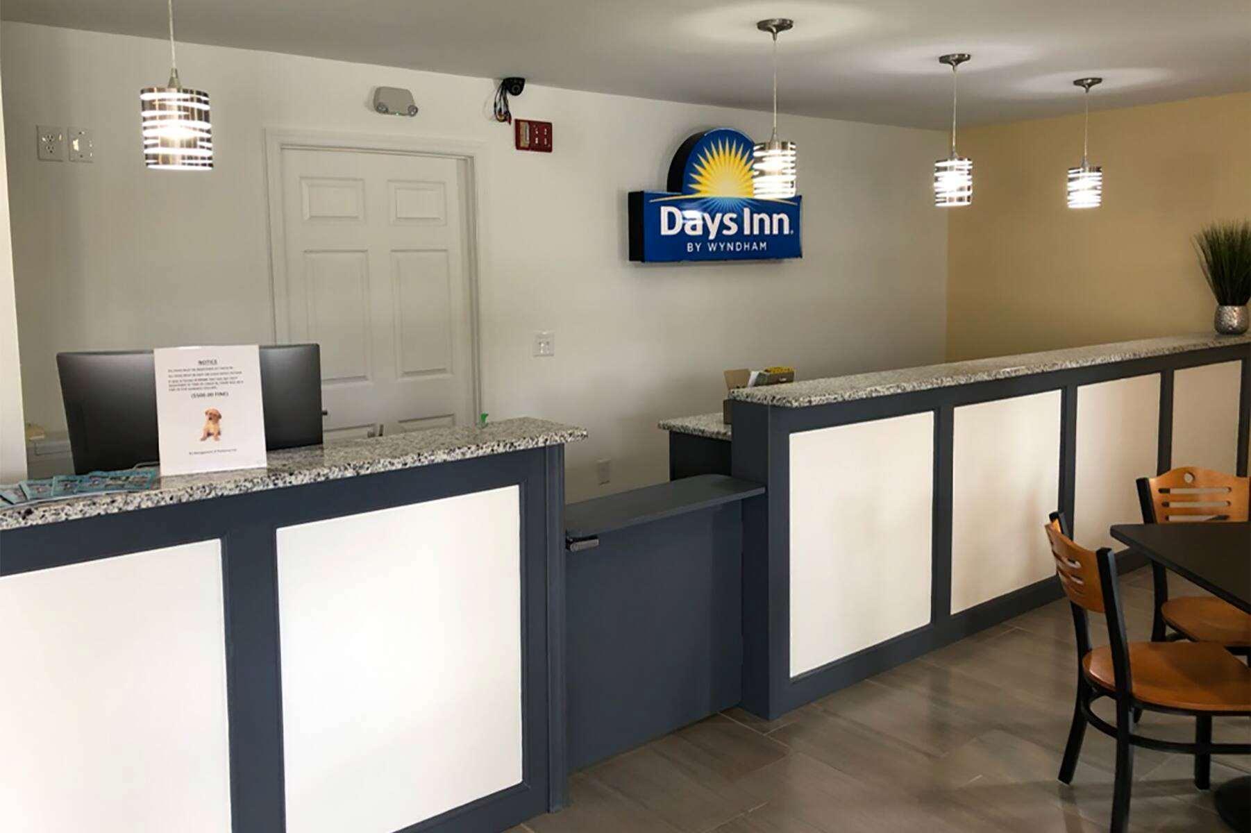 Days Inn By Wyndham Cape Carteret Near Emerald Isle Exterior photo